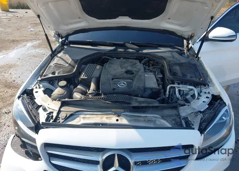 2018 Mercedes-Benz C 300 4Matic z USA, uszkodzony, nr VIN WDDWF4KB3JR324092